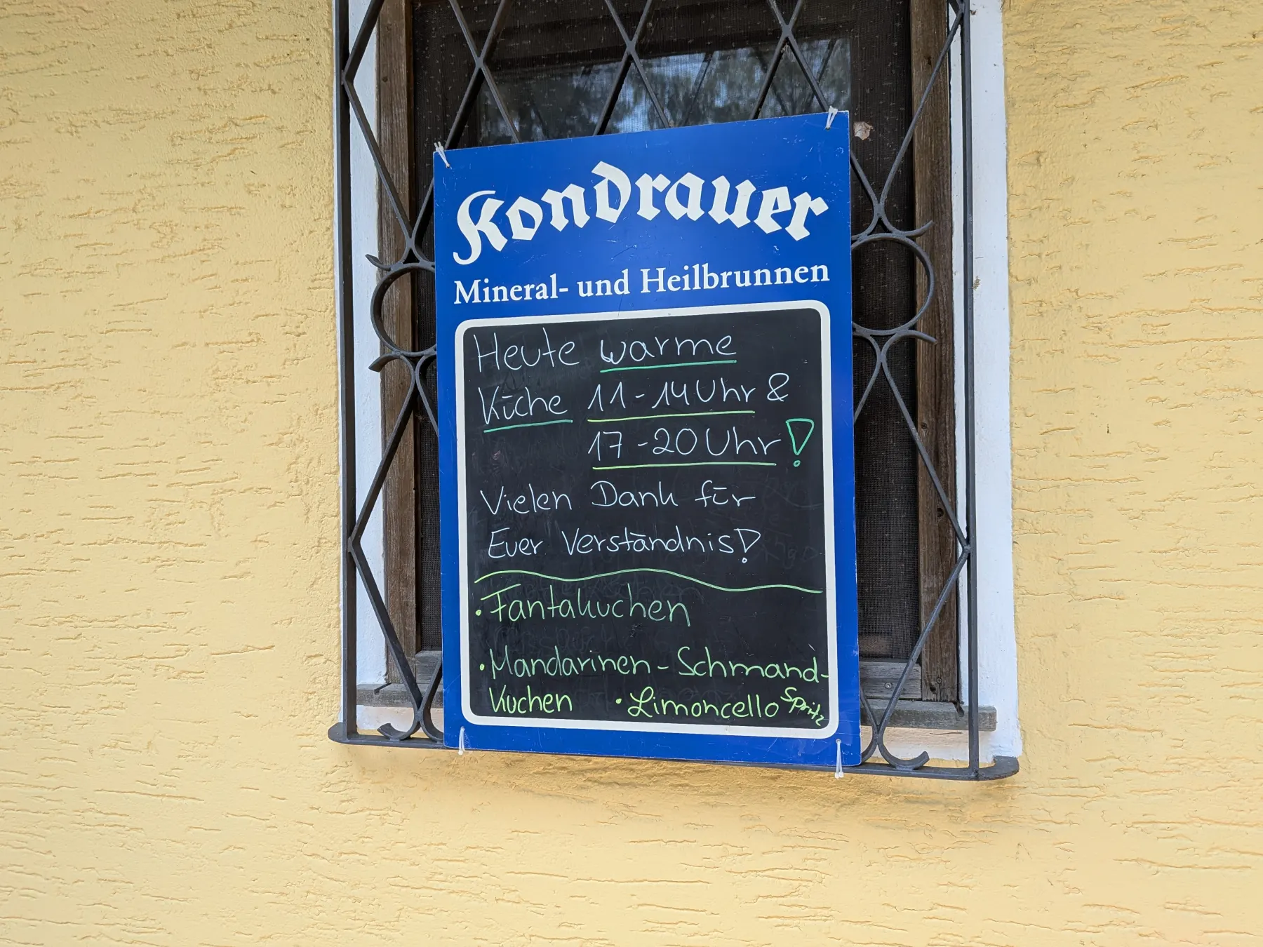 Tagesangebot mit warmer Küche und Kuchen am Plößberger Weiher